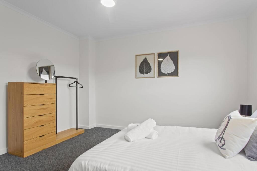 Waterfront Townhouse - Picturesque Marina Views Διαμέρισμα Port Lincoln Εξωτερικό φωτογραφία